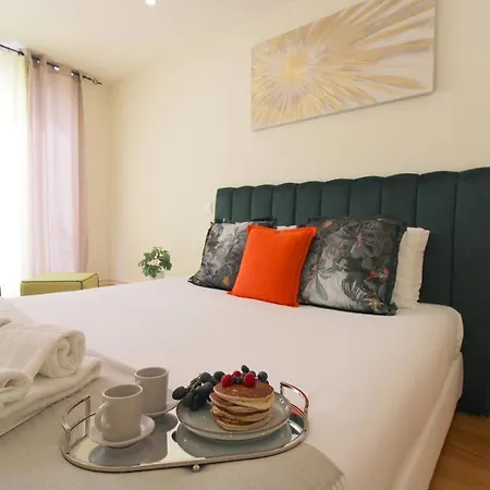 Unique Downtown Garden 아파트 *