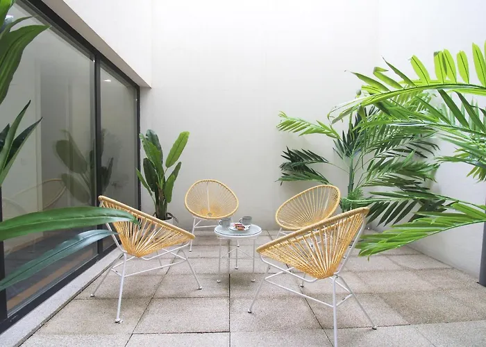 Unique Downtown Garden *