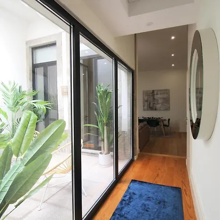 Unique Downtown Garden Apartment Porto