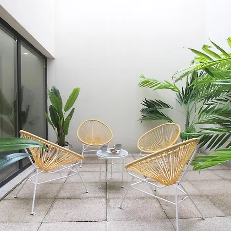 Unique Downtown Garden *