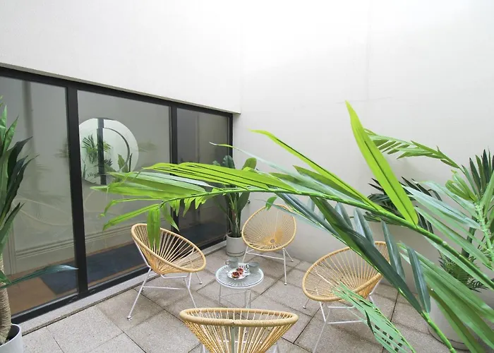 Unique Downtown Garden 포르투