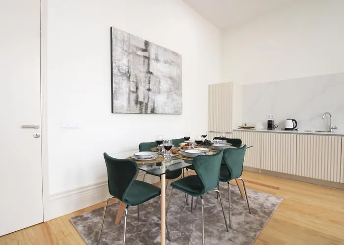 Unique Downtown Garden 포르투