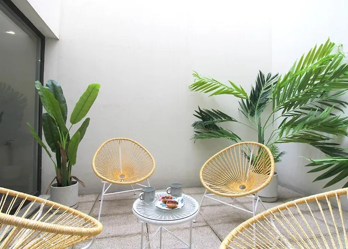 Unique Downtown Garden *