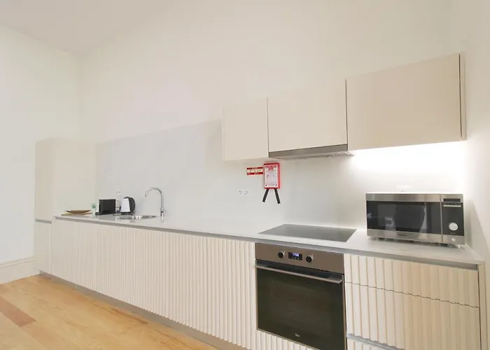 Unique Downtown Garden * بورتو