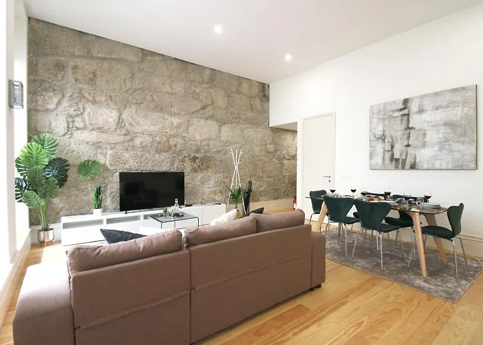 Unique Downtown Garden * بورتو